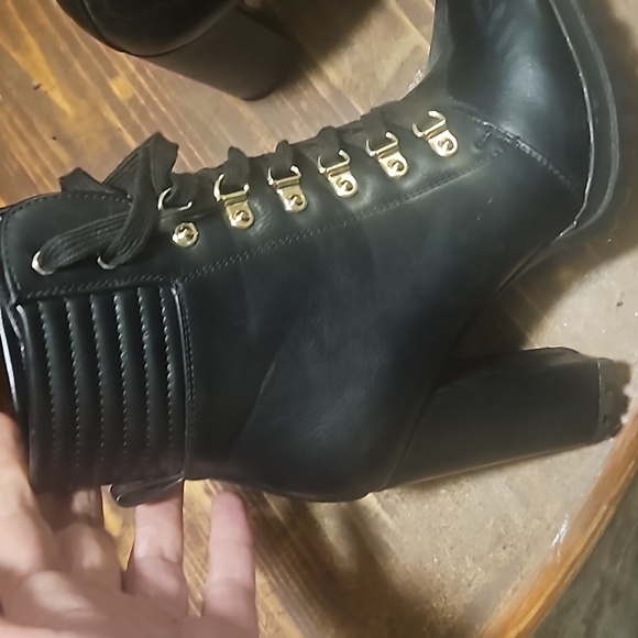 Boots - Picture 5 of 7